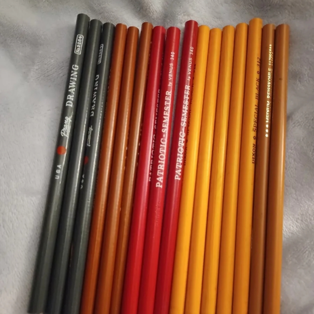 16 Vintage Pencils Art/Architecture/Drafting Charcoal & Graphite New